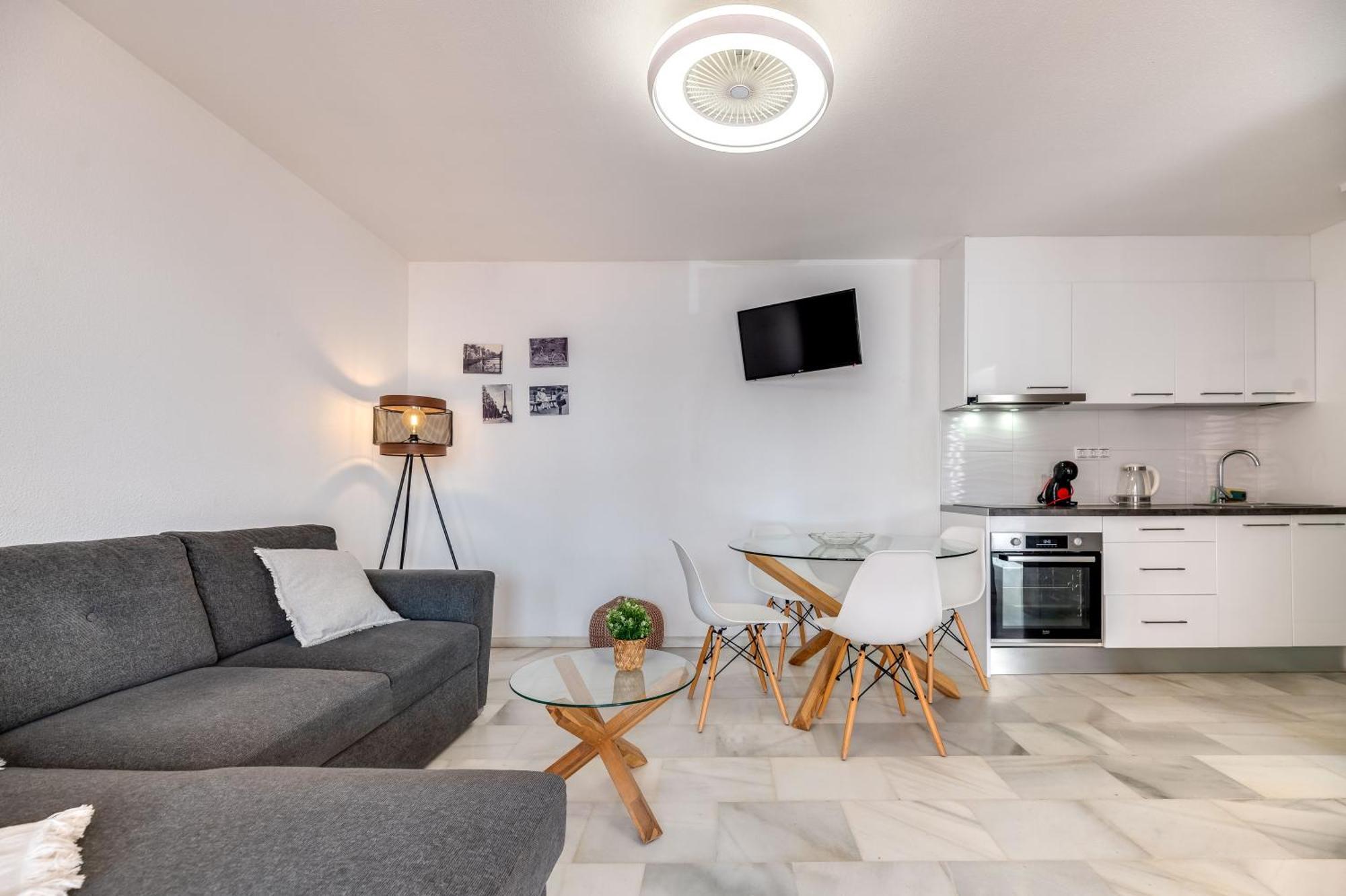 Apartamento Con Amplio Porche Y Bbq Benalmadena Luaran gambar